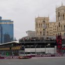ARCHIVO - Lando Norris al volante de un McLaren durante el Gran Premio de Azerbaiyán de la F1, el 21 de septiembre de 2025, en Bakú. (AP Foto/Darko Bandic)