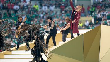 La banda mexicana de pop rock Maná se presenta antes del inicio del partido de fútbol del Grupo A de la Copa Mundial entre México y Sudáfrica en la Ciudad de México, el jueves 11 de junio de 2026. (Foto AP/Natacha Pisarenko)