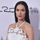 En esta imagen de archivo, Katy Perry llega a la 35ta Annual Colleagues Spring Luncheon and Oscar de la Renta Fashion Show, el 25 de abril de 2024, en el hotel Beverly Wilshire, en Beverly Hills, California. (Foto de Jordan Strauss/Invision/AP, archivo)