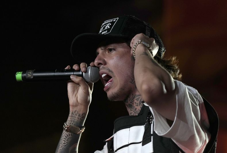El cantante mexicano Natanael Cano durante su presentación en el primer día del festival Arre en la Ciudad de México, el domingo 10 de septiembre de 2023. (Foto AP/Fernando Llano)