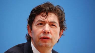 la prediccion alarmante de uno de los virologos mas prestigiosos del mundo sobre lo que pasara cuando se acelere la vacunacion