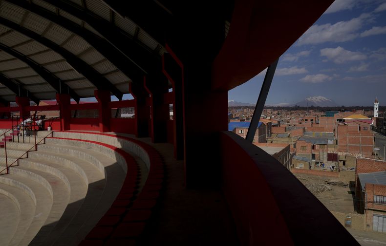El estadio municipal Villa Ingenio en El Alto, Bolivia, el jueves 29 de agosto de 2024. (AP Foto/Juan Karita)