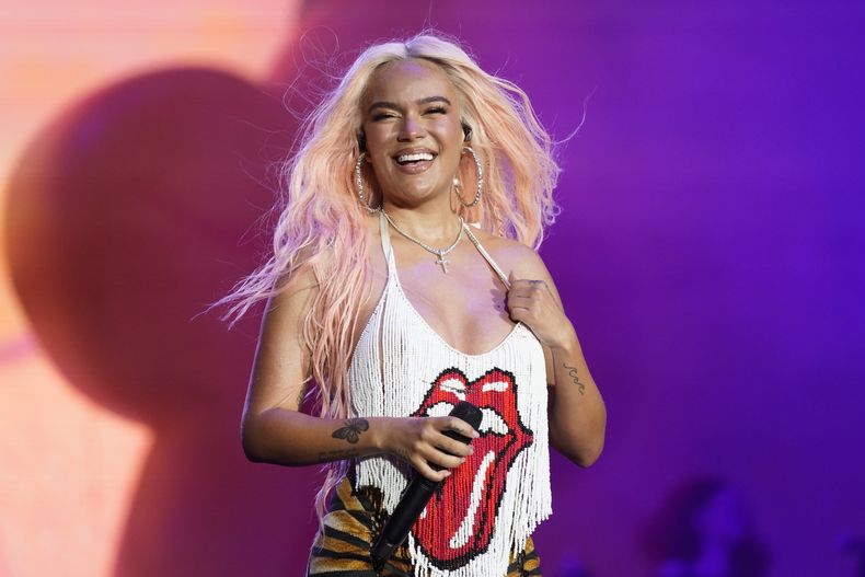 Karol G se presenta en el primer día del Festival Lollapalooza el jueves 3 de agosto de 2023, en Grant Park en Chicago. Karol G será honrada con el Premio Billboard Espíritu de la Esperanza en los Premios Billboard de la Música Latina el 5 de octubre. (Foto Rob Grabowski/Invision/AP)