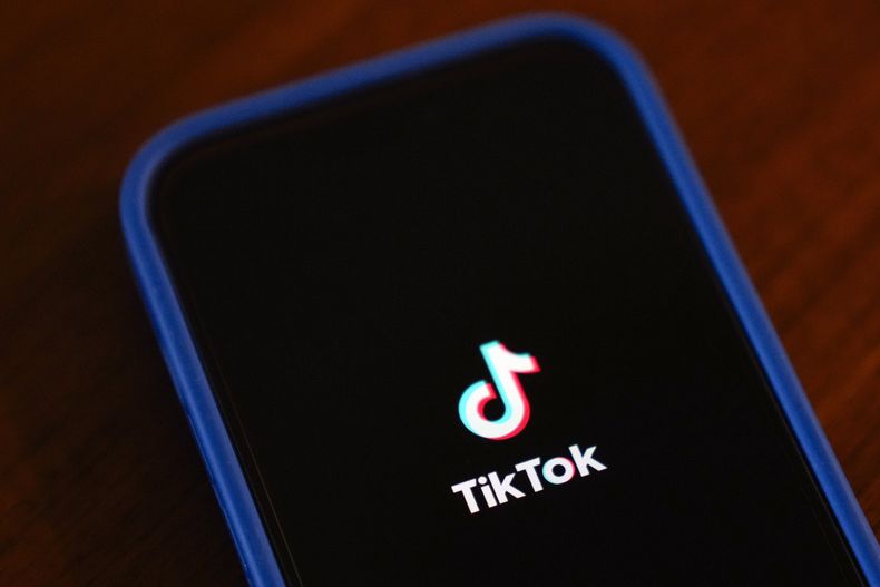 El app de TikTok en un iPhone en Houston el 17 de enero del 2025. (AP foto/Ashley Landis)