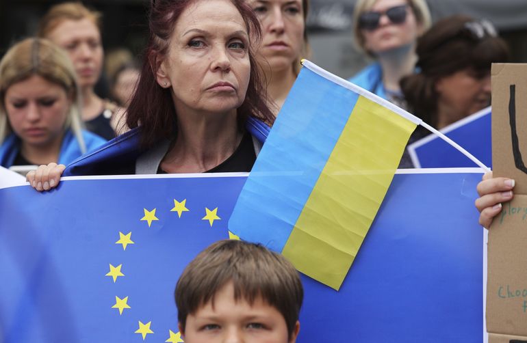 Ucrania celebra candidatura para adherirse a la UE