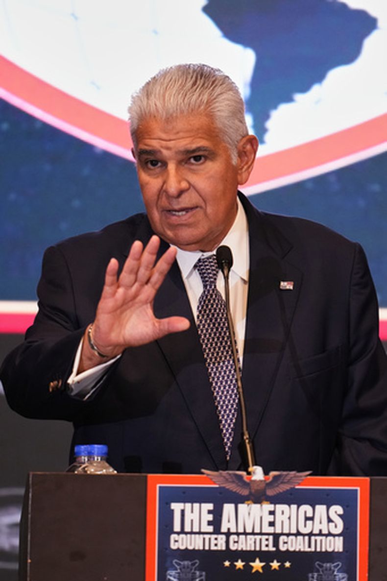 El presidente de Panamá, José Raúl Mulino, habla en un foro de la Coalición de las Américas contra los Cárteles en Ciudad de Panamá, el miércoles 12 de agosto de 2026. (Foto AP/Matias Delacroix)