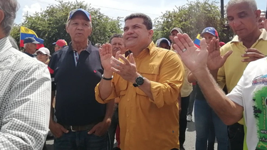 golpe de maduro: la dictadura bloqueo el ingreso de la oposicion a la asamblea nacional e instalo a luis parra como su presidente