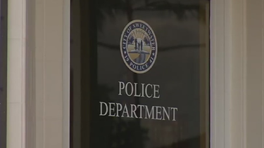 agente de la policia presuntamente compro drogas en sweetwater