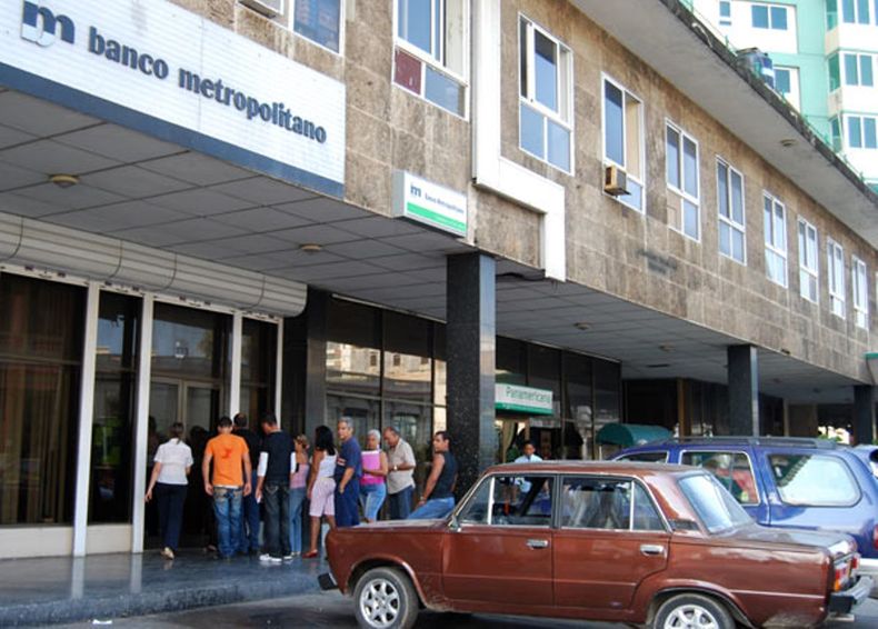 banco metropolitano la habana cuba.jpg