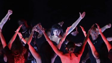 Lady Gaga participa en un ensayo un día antes de su concierto gratuito, en la playa de Copacabana, en Río de Janeiro, el viernes 2 de mayo de 2025. (Foto AP/Bruna Prado)