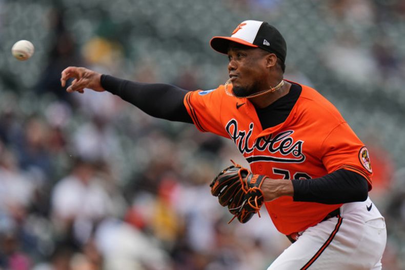 Yennier Cano de los Orioles de Baltimore lanza contra los Yankees de Nueva York, el miércoles 13 de mayo de 2026, en Baltimore en Baltimore. (AP Photo/Stephanie Scarbrough)