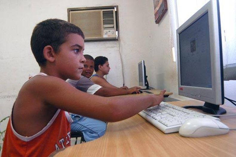 La medida ya se está aplicando en las instalaciones de Artemisa desde finales de agosto con el cobro de 2 pesos cubanos  por cada hora de uso de la computadora.