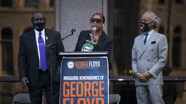 Familia de Floyd en Washington para reunirse con Biden