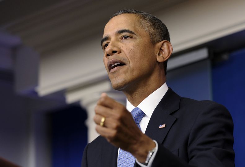 El presidente Barack Obama hace declaraciones en el Sal&oacute;n de Prensa Brady en la Casa Blanca en Washington, el 30 de septiembre de 2013. Obama cancel&oacute; su asistencia a la gala anual del instituto de al Samblea Hispana del Congreso prevista par