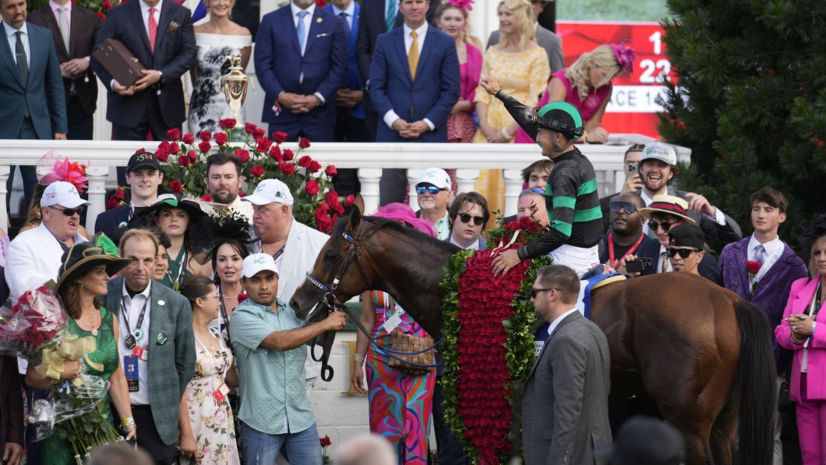 Con La Triple Corona En Juego Mystik Dan, Ganador Del Derby De Kentucky ...