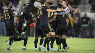 Cifuentes y Arango dan triunfo a LAFC en El Tráfico