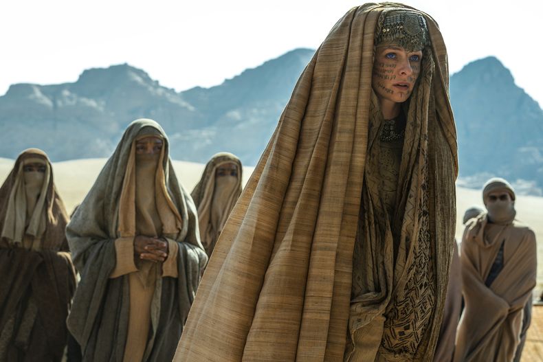 En esta imagen proporcionada por Warner Bros. Pictures, Rebecca Ferguson en una escena de Dune: Part Two. (Warner Bros. Pictures vía AP)