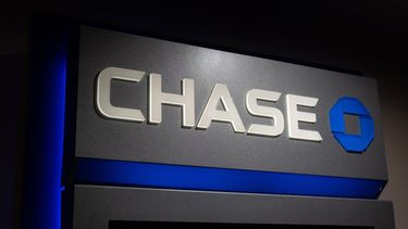 Un cartel del banco Chase Bank en un cajero automático, el martes 6 de enero de 2026 en Portland, Oregon. (Foto AP/Jenny Kane, Archivo)