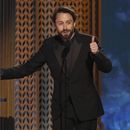 Kieran Culkin recibe el premio a mejor actor de reparto por A Real Pain en la 31ª edición anual de los Premios SAG el domingo 23 de febrero de 2025 en el Shrine Auditorium de Los Ángeles. (Foto AP/Chris Pizzello)