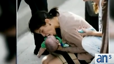 americateve | La mujer que revivió con primeros auxilios a su sobrino de cinco meses en plena autopista es honrada por la Cruz Roja