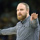 Grizzlies extienden contrato del entrenador Jenkins