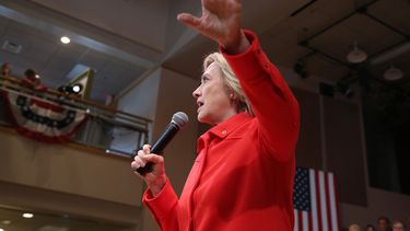 Clinton busca cerrar el tema de Bengasi