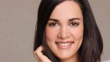 americateve | La actriz y ex Miss Venezuela Monica Spear y su esposo murieron baleados por delincuentes mientras se encontraban varados en una autopista el lunes por la noche, informó el martes la Fiscalía General. La hija pequeña de la pareja fue herida, pero se encue