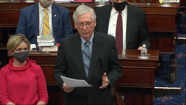 Fuente AP: McConnell votará por absolución de Trump