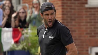 Berrettini revalida título en Queens Club