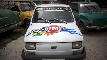 un pequeno auto polaco, la nueva sensacion en cuba