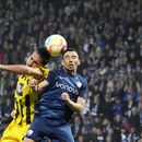 Emre Can del Borussia Dortmund y Danilo Soares del Bochum pelean por el balón en el encuentro de la Bundesliga el viernes 28 de abril del 2023. (AP Foto/Martin Meissner)