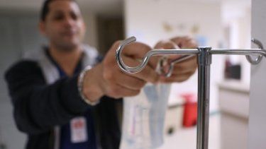 Buscan con urgencia empleados para el sector de la salud