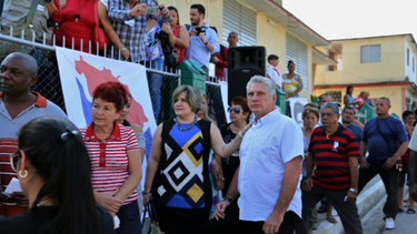 miguel diaz canel se muestra presidencial