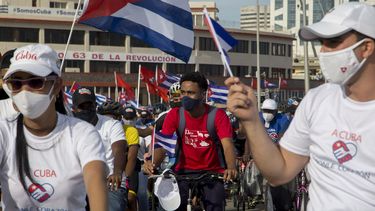 Comunistas marchan por el Malecón y recuerdan a Fidel Castro