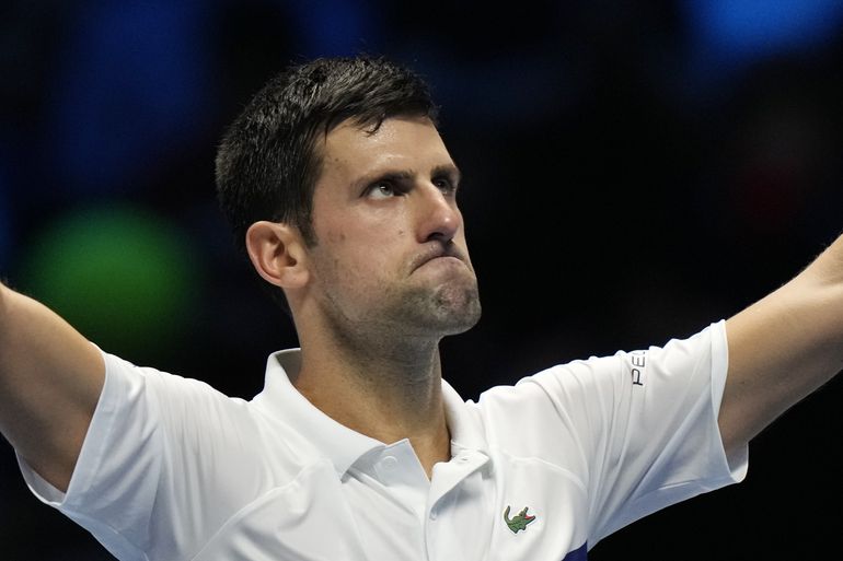 Djokovic arrasa a Rublev y avanza a semis de Copa Masters