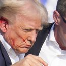 El expresidente Donald Trump, virtual candidato republicano a la presidencia de Estados Unidos, es rodeado por agentes del Servicio Secreto mientras le ayudan a bajar del escenario en un acto de campaña en Butler, Pensilvania, el sábado 13 de julio de 2024. (AP Foto/Gene J. Puskar)