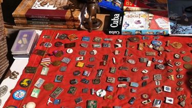 la revolucion cubana vende sus medallas