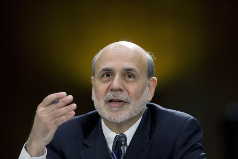 En esta foto del 26 de febrero del 2013, el titular de la Reserva Federal, Ben Bernanke, habla en una audiencia del Comit&eacute; de Asuntos Bancarios del Senado en el Capitolio en Washington. El mi&eacute;rcoles 18 de diciembre, los inversionistas aguard
