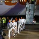 ARCHIVO - Migrantes venezolanos deportados desde Estados Unidos desembarcan de un avión en el Aeropuerto Internacional Simón Bolívar, en Maiquetia, Venezuela, el 20 de febrero de 2025. (AP Foto/Cristian Hernández, archivo)