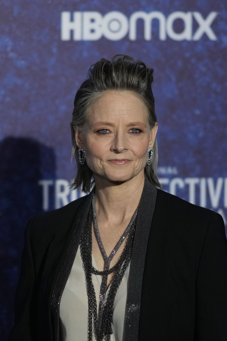 Jodie Foster asiste a la alfombra roja de la serie de HBO True Detective: Night Country, en la Ciudad de México el jueves 11 de enero de 2024. (Foto AP/Eduardo Verdugo)