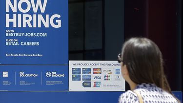 Aumentan levemente pedidos de ayuda por desempleo en EEUU