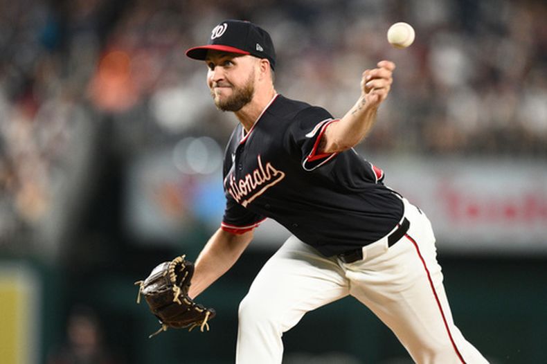 El lanzador de los Nacionales de Washington, Carson Palmquist, lanza durante la tercera entrada de un partido de béisbol contra los Yankees de Nueva York, el viernes 10 de julio de 2026, en Washington. (Foto AP/Nick Wass)