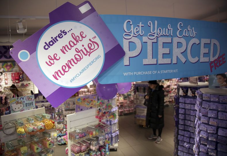 Una tienda Claires en Nueva York el 17 de marzo del 2018. (AP foto/Seth Wenig)