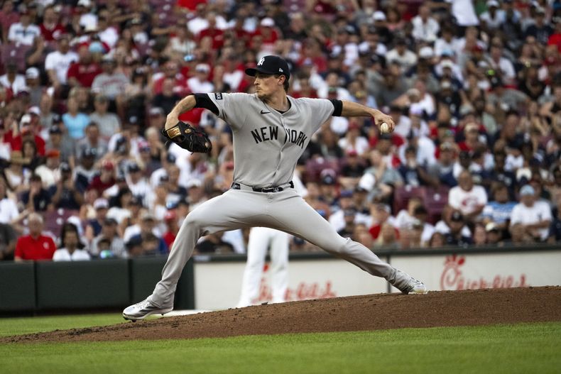 Max Fried, pitcher de los Yankees de Nueva York, hace un lanzamiento el miércoles 25 de junio de 2025, frente a los Rojos de Cincinnati (AP Foto/Michael Swensen)