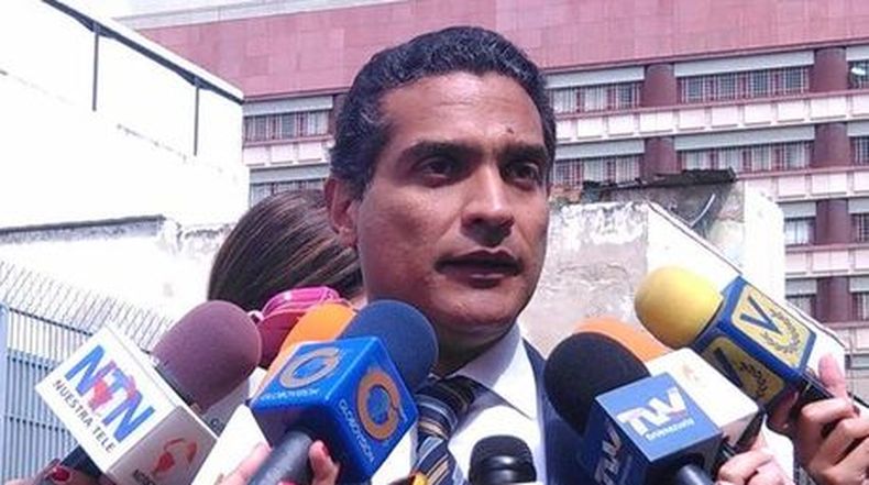 El abogado indicó que a diferencia de lo que ocurrió en octubre, hoy el tribunal 28 de juicio sí tiene despacho y ya su defendido se encuentra en la audiencia.