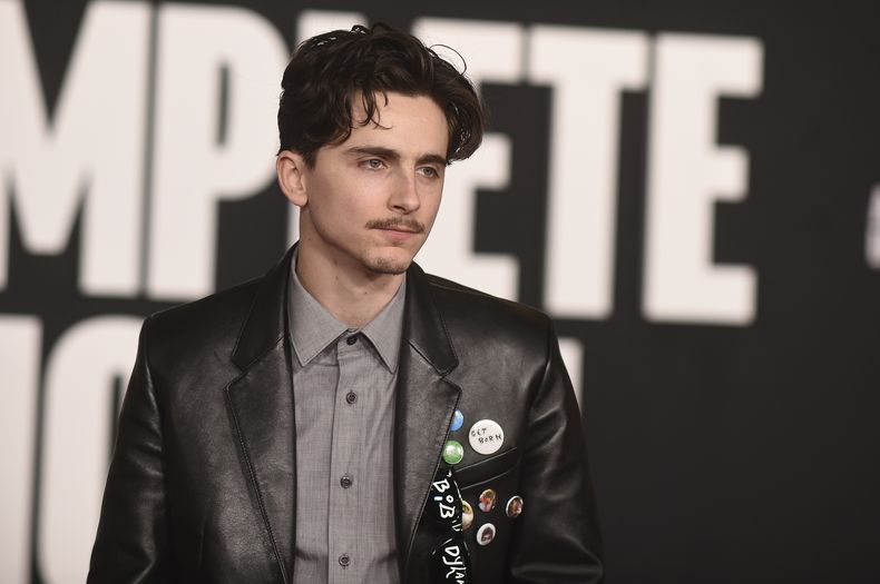 Timothee Chalamet llega al estreno de A Complete Unknown el martes 10 de diciembre de 2024 en el Dolby Theatre de Los Ángeles. (Foto Richard Shotwell/Invision/AP)