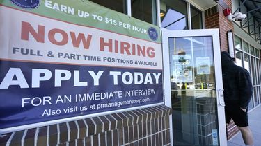 La economía de EEUU se fortalece: crea 379.000 empleos