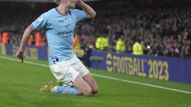 Man City vence 3-1 a Arsenal y sube a la cima de la Premier