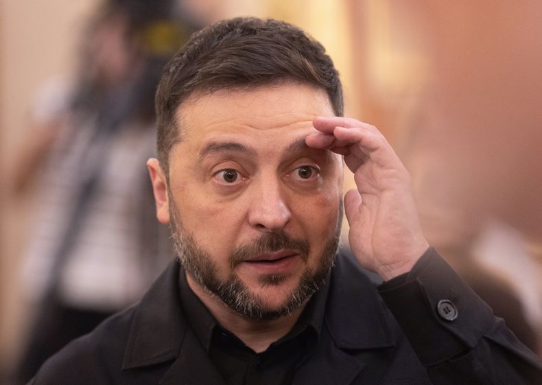 El presidente de Ucrania, Volodymyr Zelenskyy, a su llegada al Congreso de los Diputados, en Madrid, España, el 18 de noviembre de 2025. (Eduardo Parra/Europa Press vía AP)
