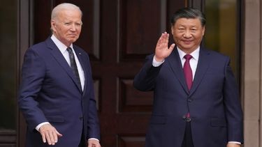 biden y xi abogan por reducir tensiones en reunion que iniciaron con un apreton de manos